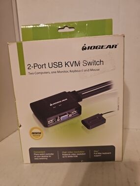 IOGEAR 2-Port USB KVM Switch in White and Green Packaging
